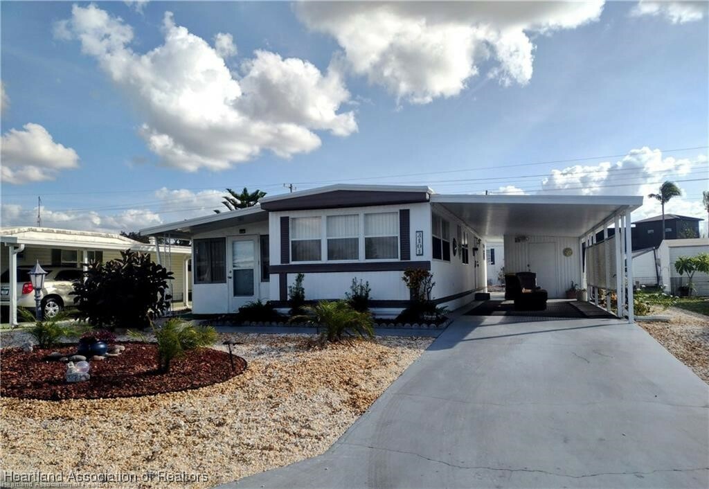 Property Photo: 3101 San Francisco Lane FL 33870