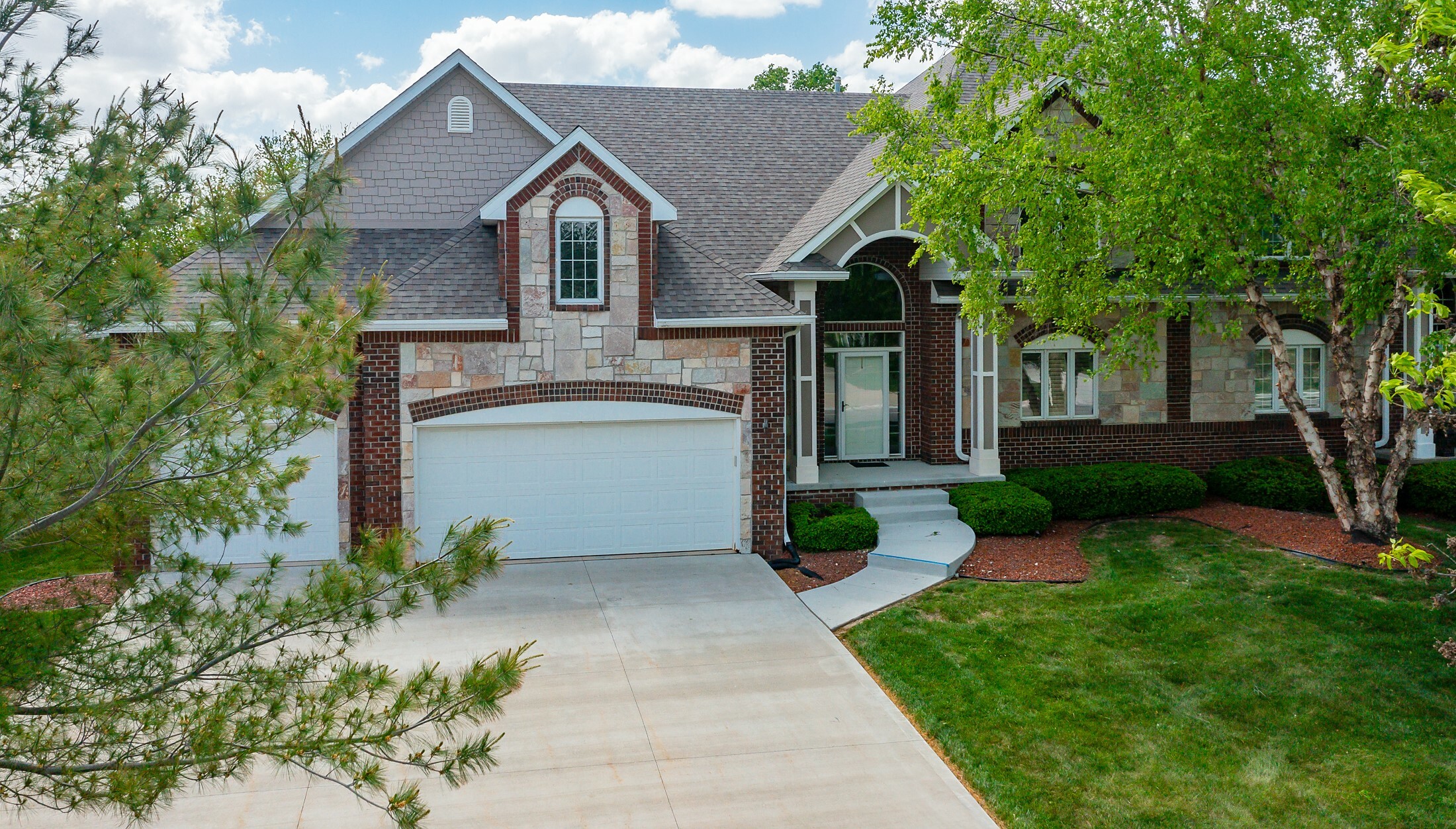 Property Photo: 1259 Glen Oaks Drive IA 50266