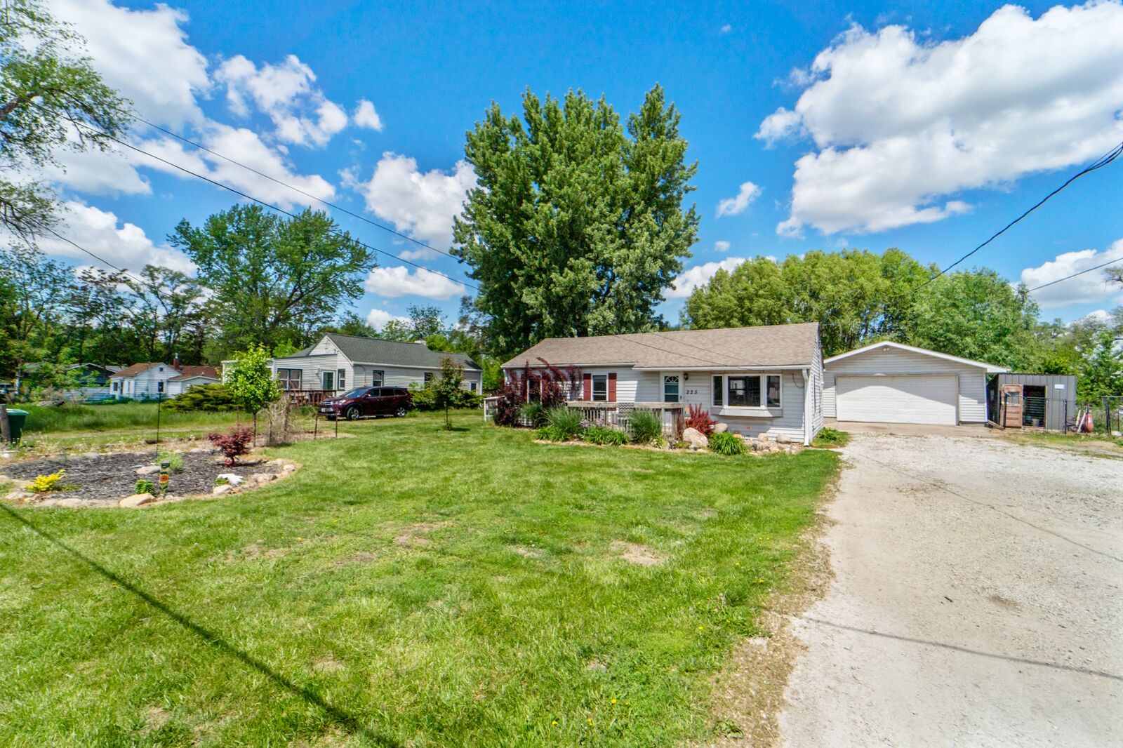 Property Photo:  225 NW 50th Place  IA 50313 