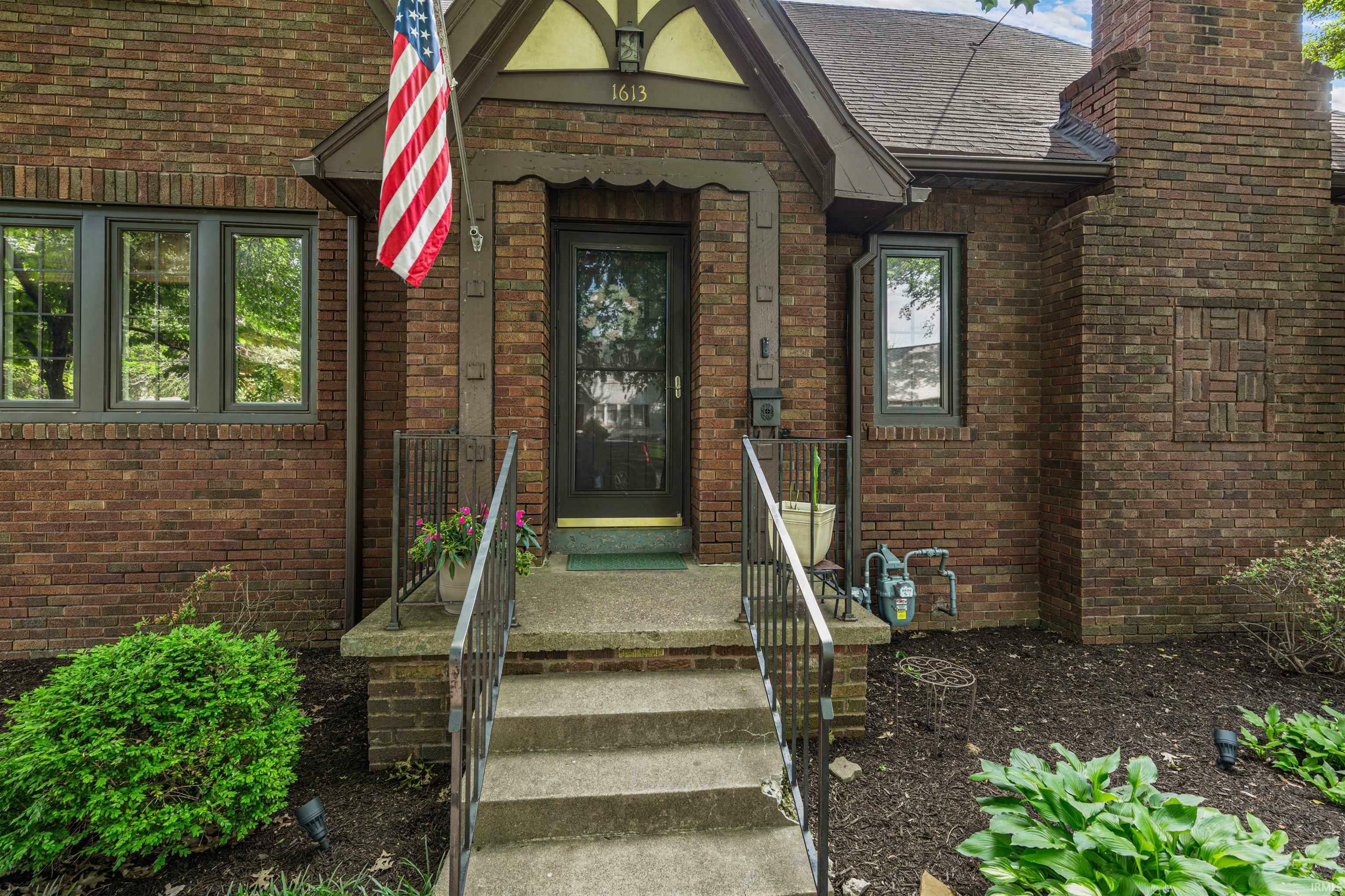 Property Photo: 1613 Southeast Boulevard IN 47714