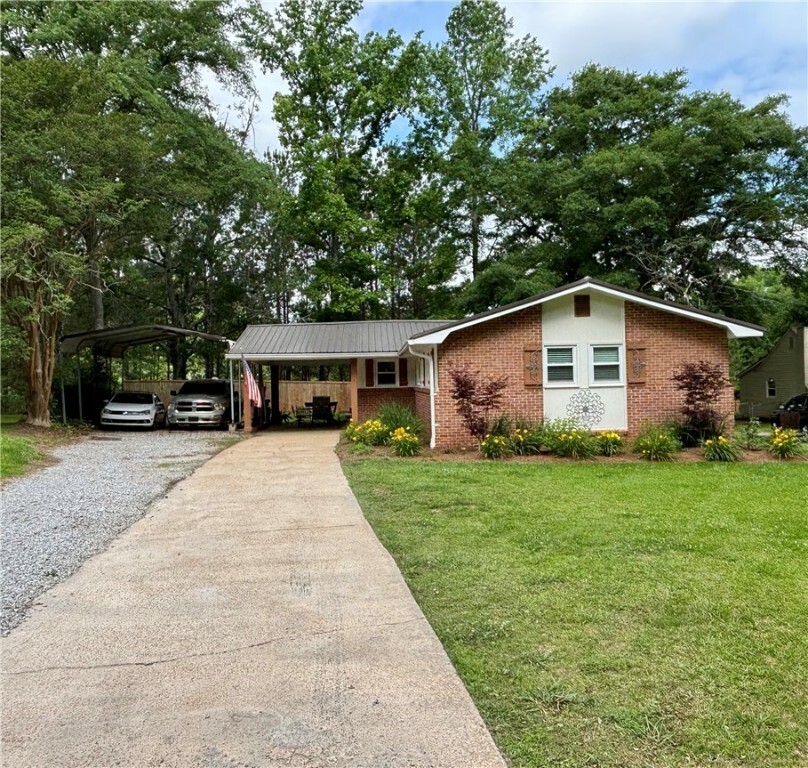 Property Photo: 2805 14th Avenue AL 36854