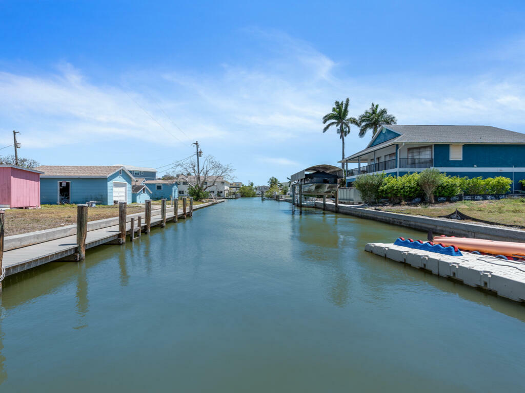 Property Photo:  226 E Goodland Drive  FL 34140 