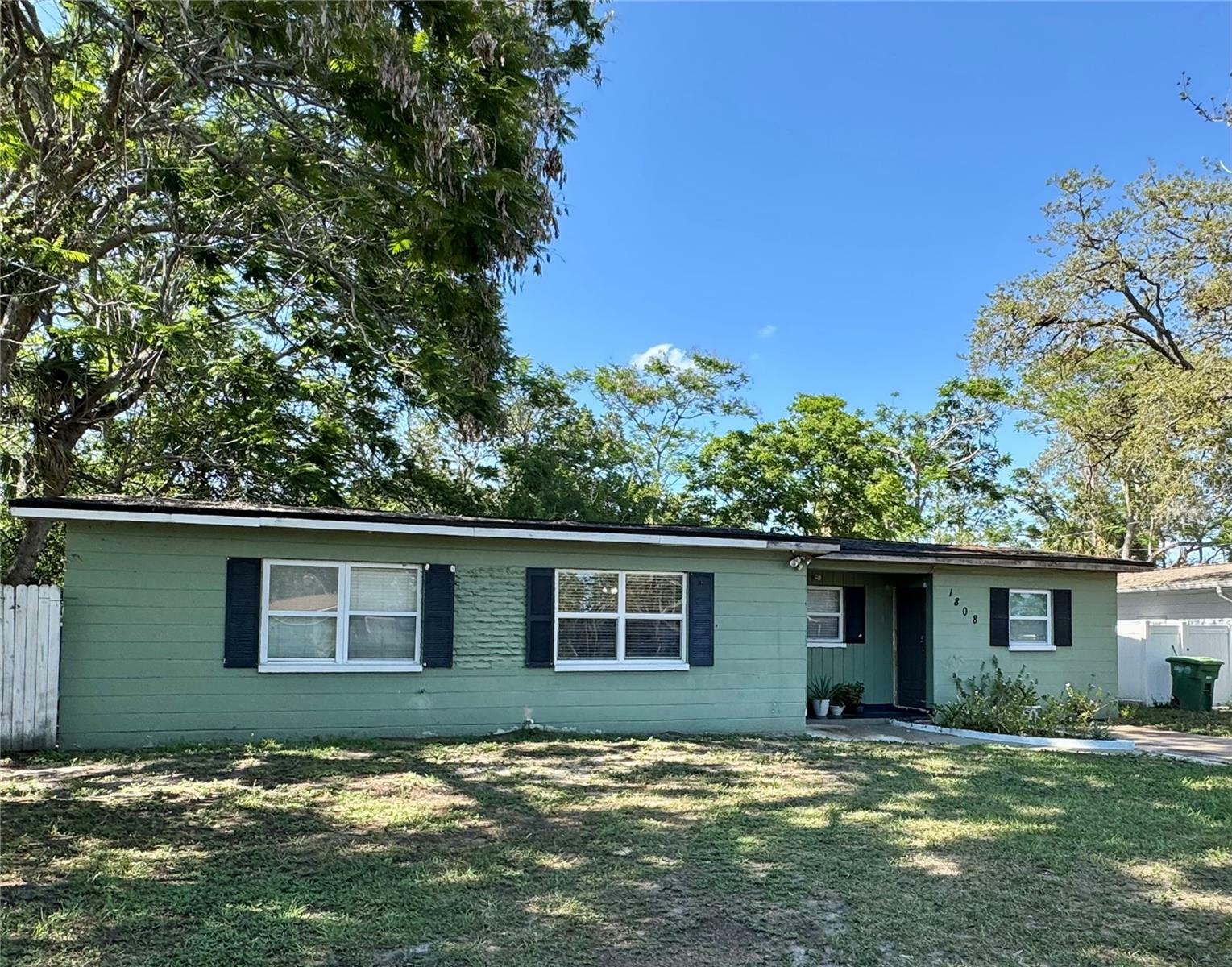 Property Photo: 1808 Heather Avenue FL 33612
