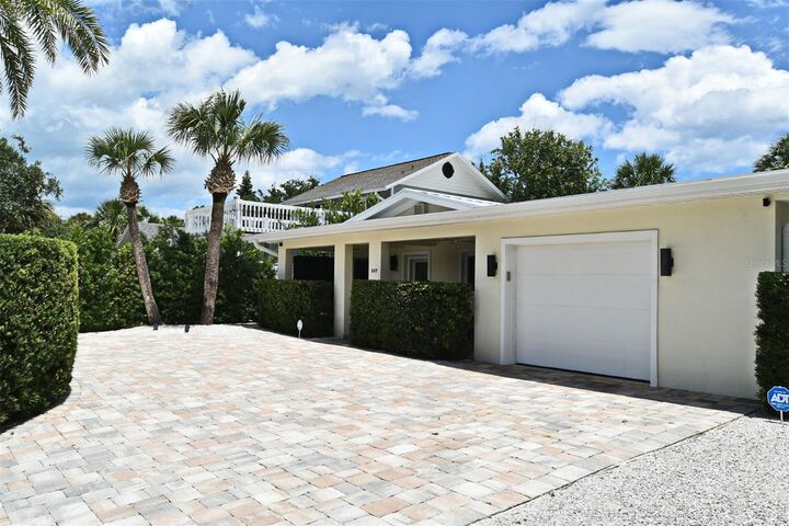 Property Photo: 507 N Peninsula Avenue FL 32169