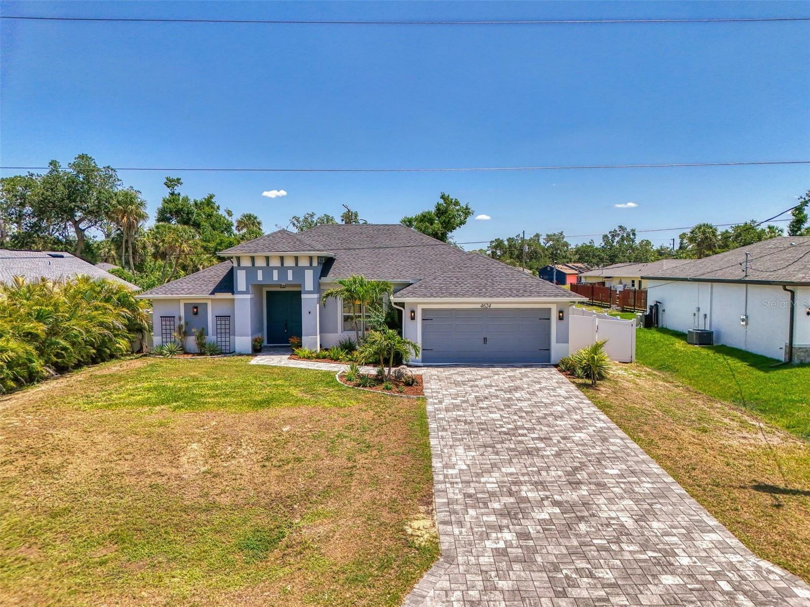 Property Photo: 4624 Caribou Avenue FL 34287