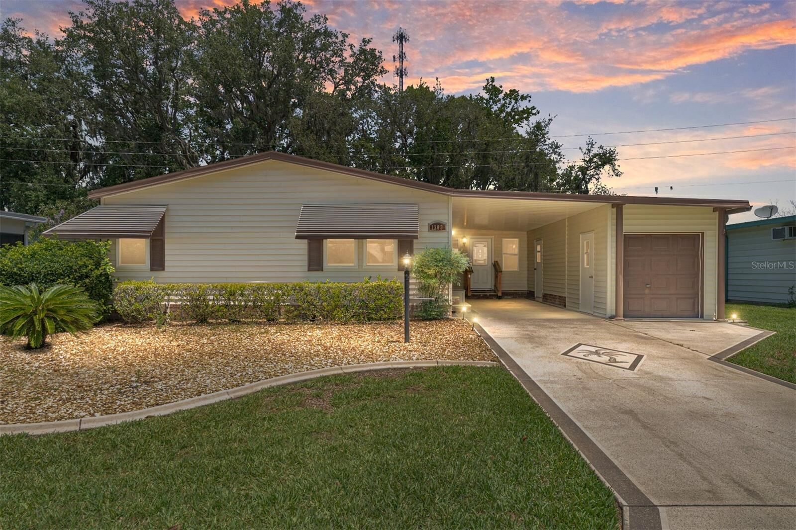 Property Photo: 1303 E Schwartz Boulevard FL 32159