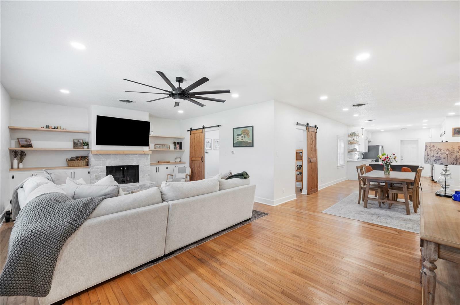 Property Photo: 916 Woodward Street FL 33803