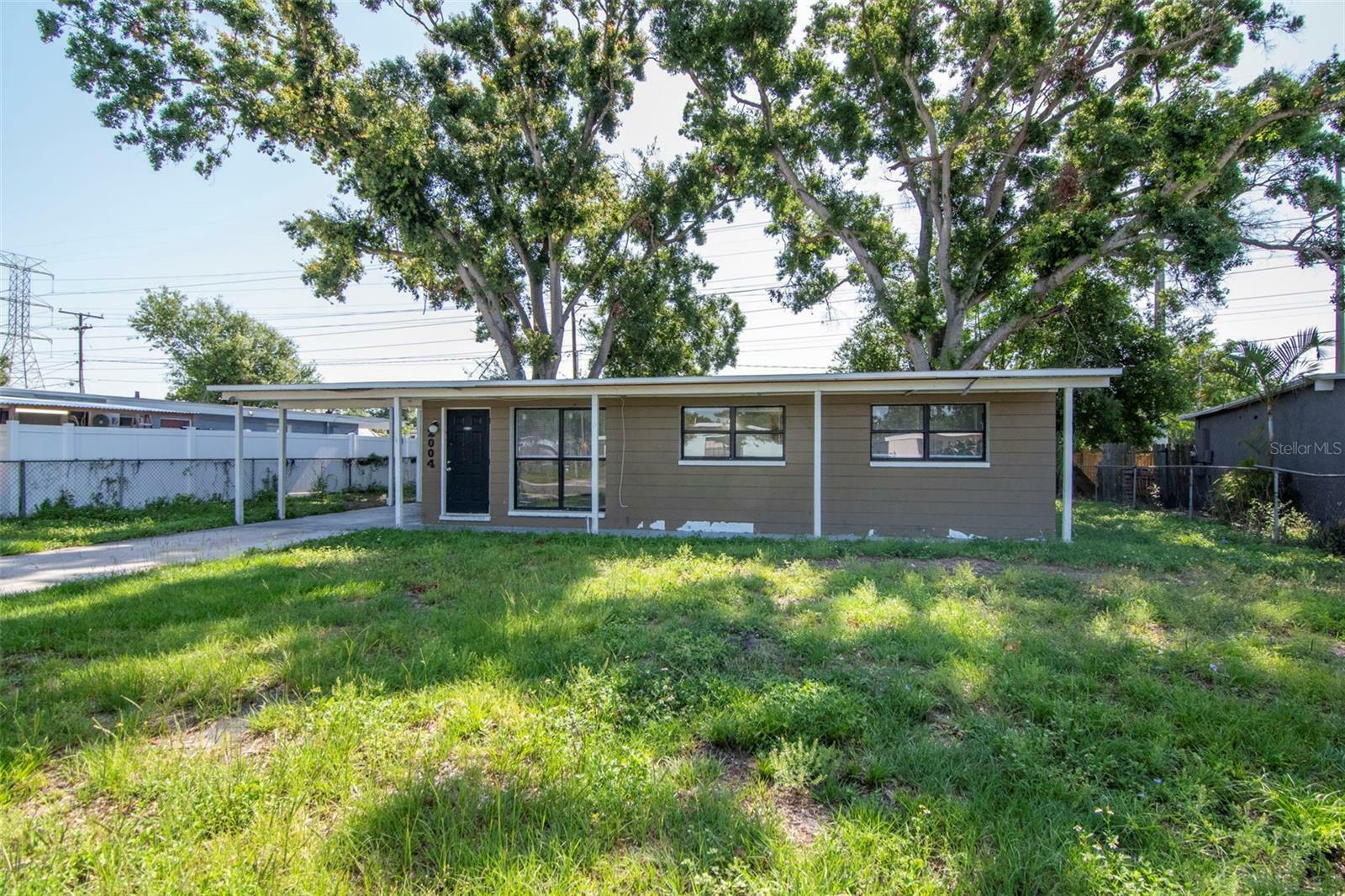 Property Photo: 2004 Windsor Way FL 33619