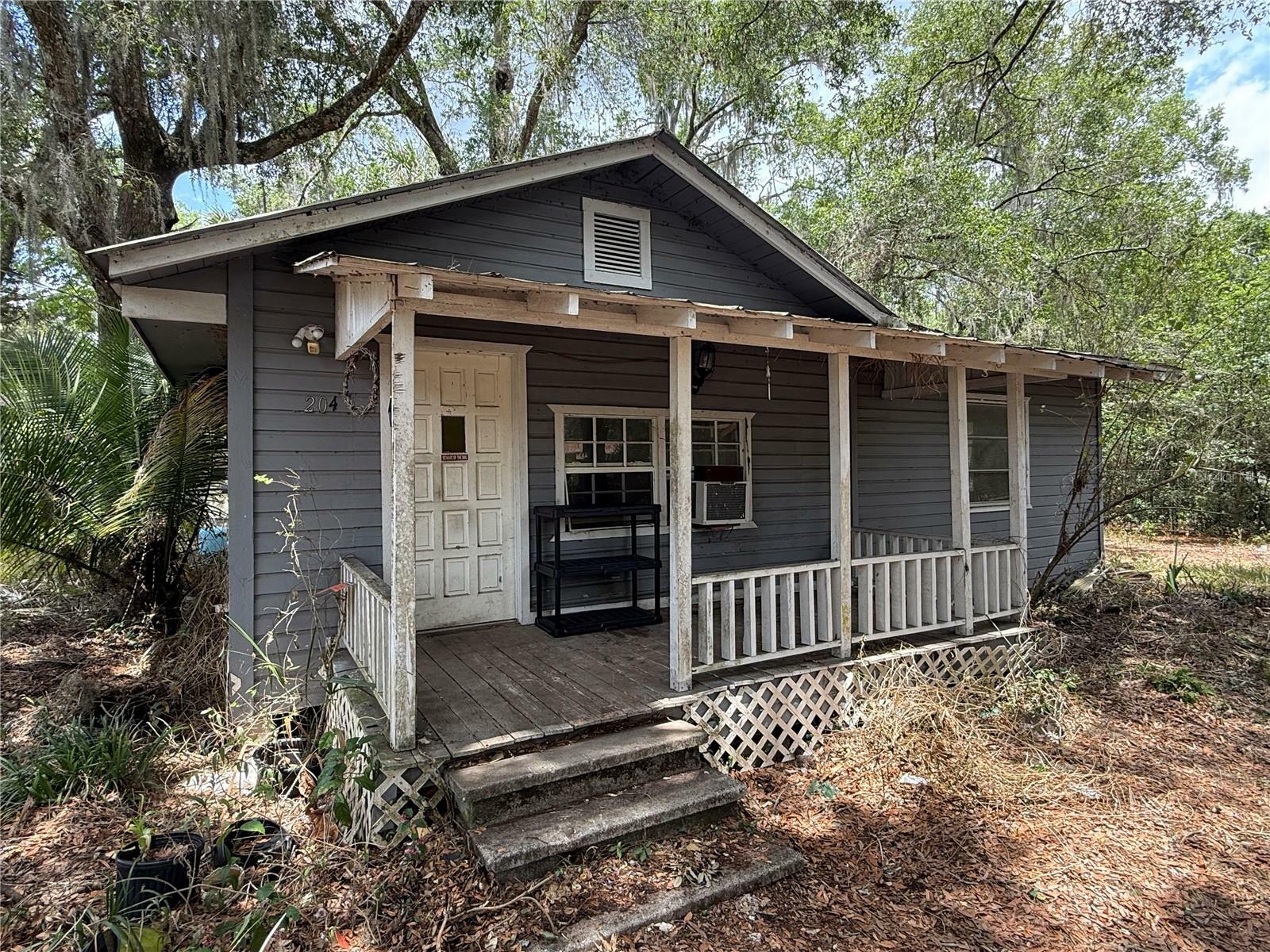 Property Photo: 204 Lake Street FL 32764