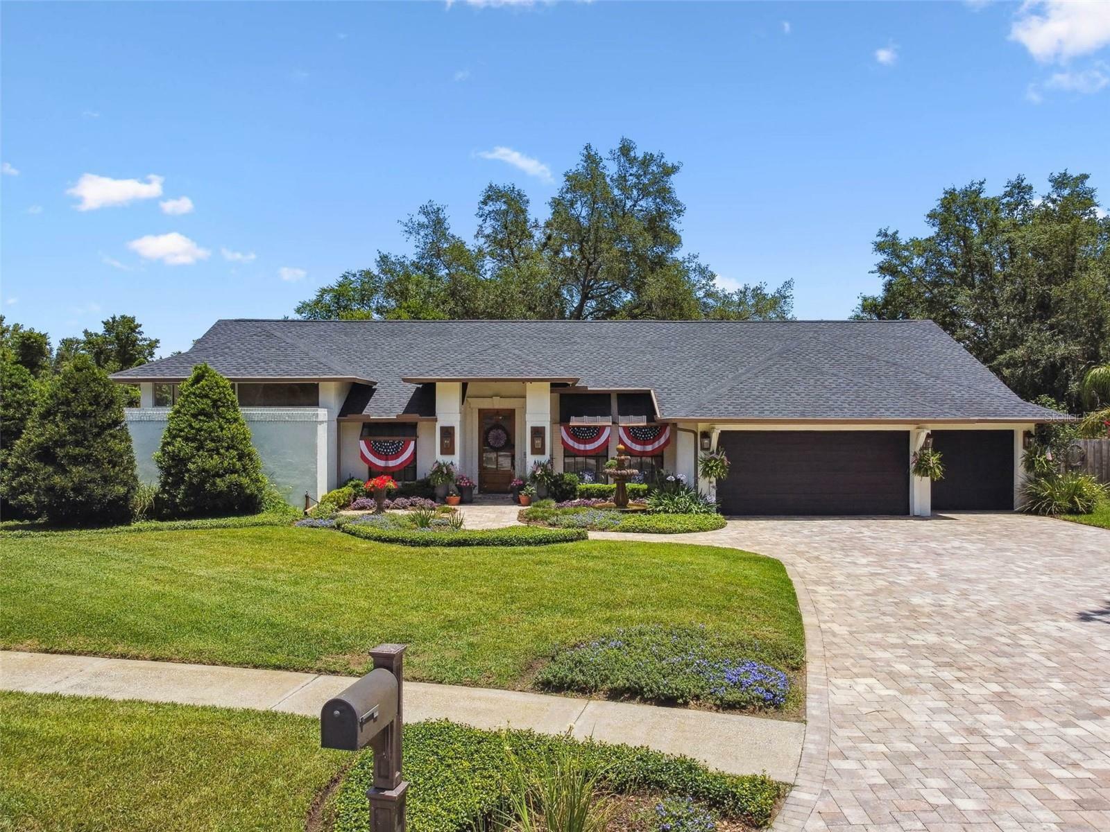 Property Photo: 506 Crystal Grove Boulevard FL 33548