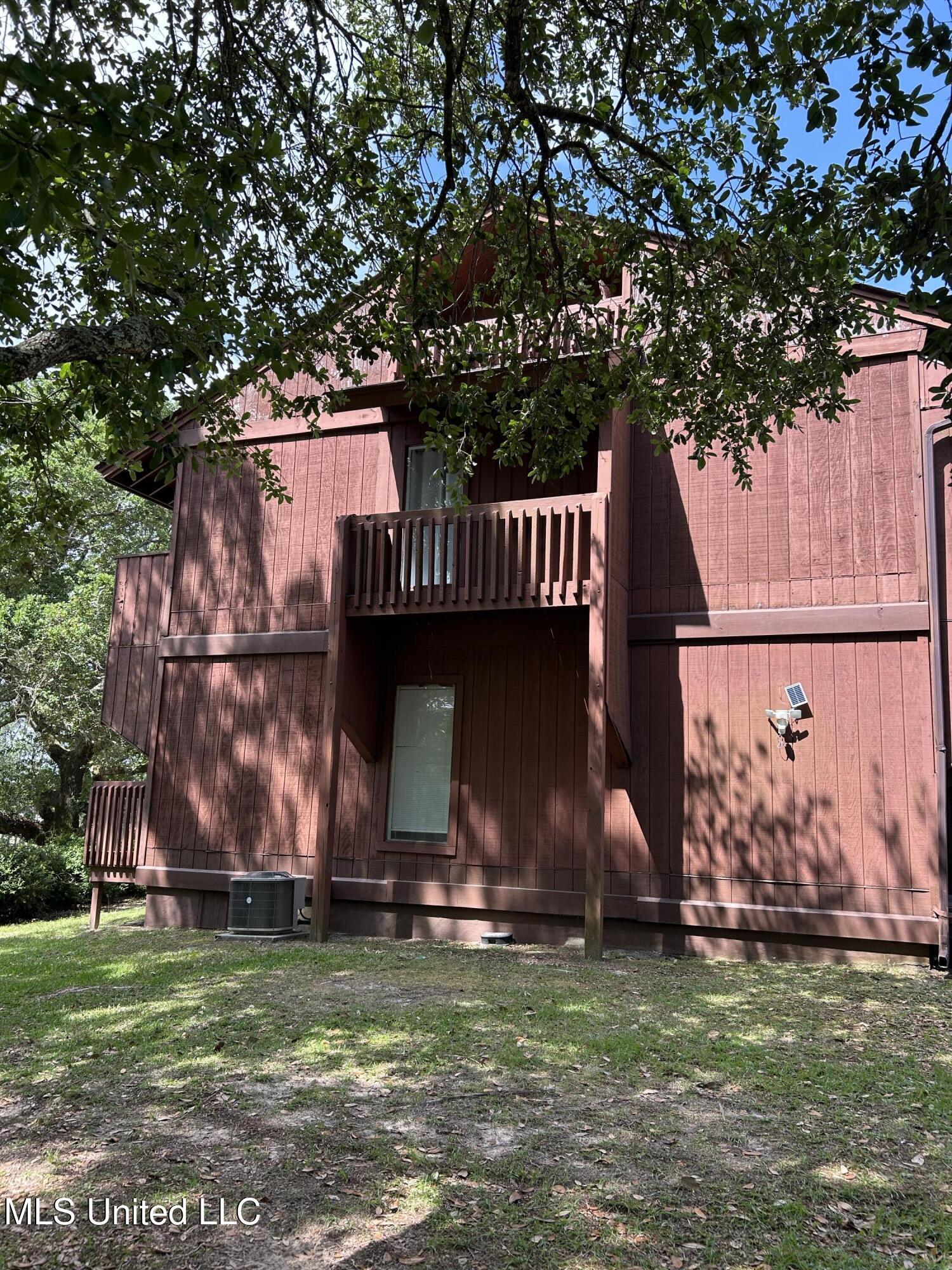 Property Photo: 150 Lakeside Villa MS 39525