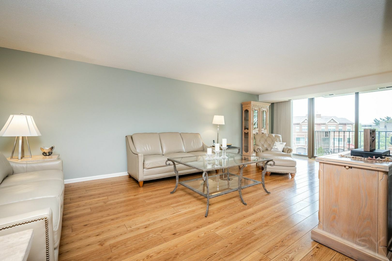 Property Photo: 2 S Atrium Way 301 IL 60126