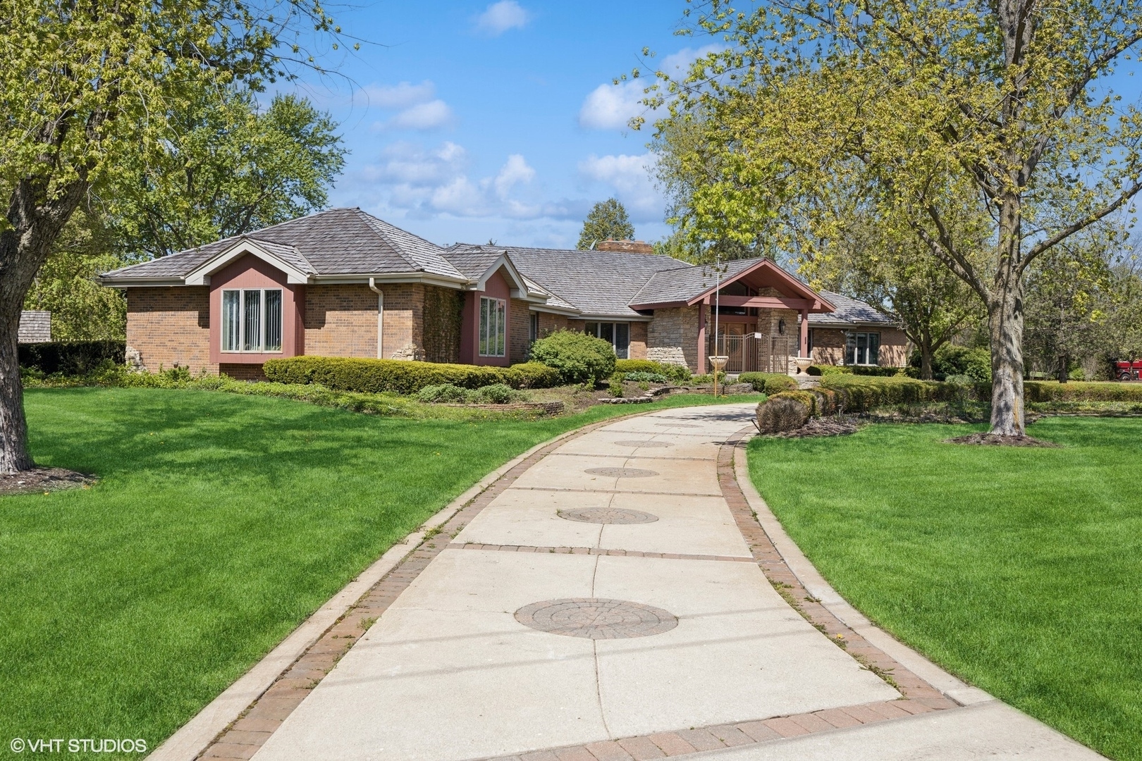 Property Photo: 10S180 Madison Street IL 60527