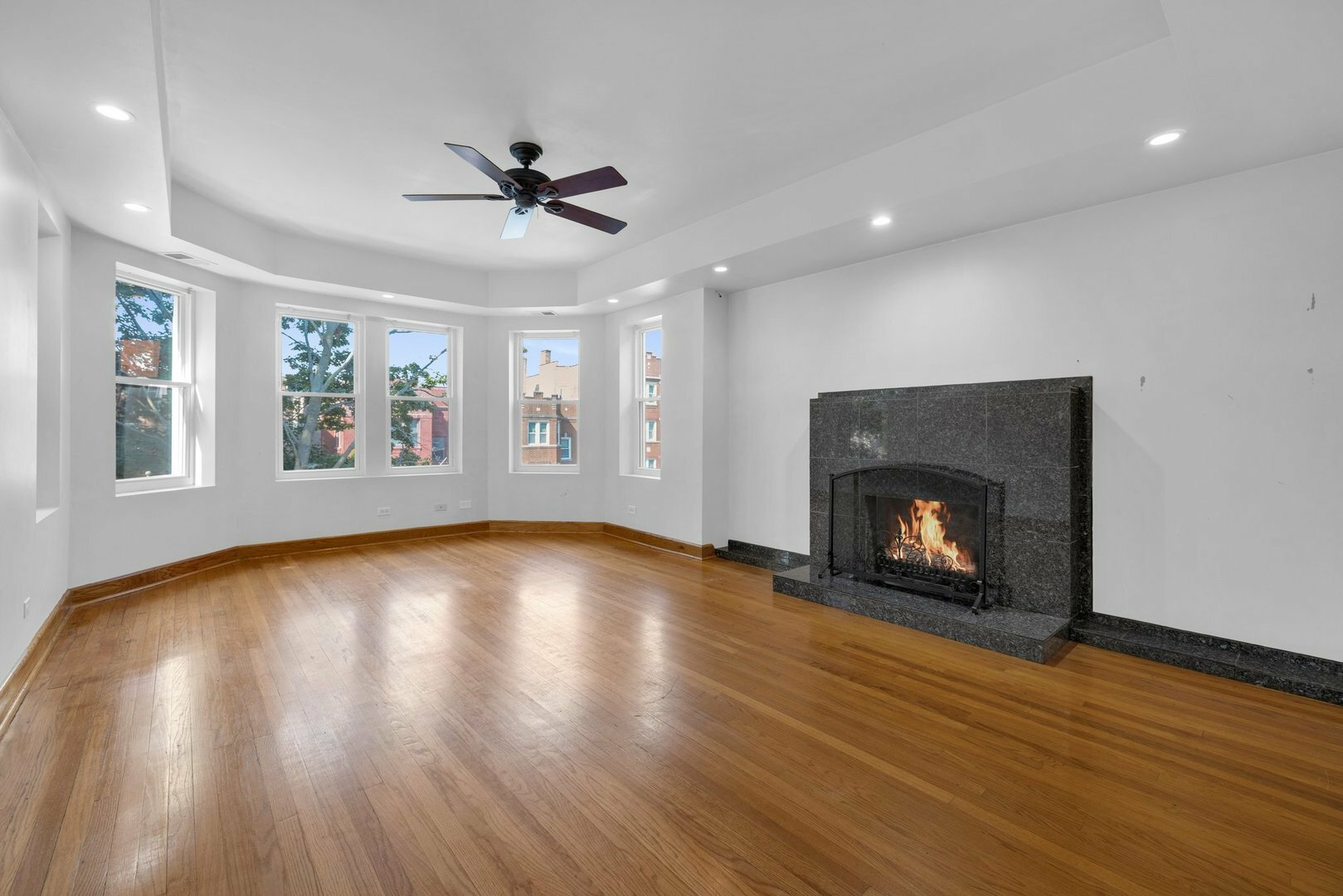 Property Photo: 6311 N Oakley Avenue 2 IL 60659