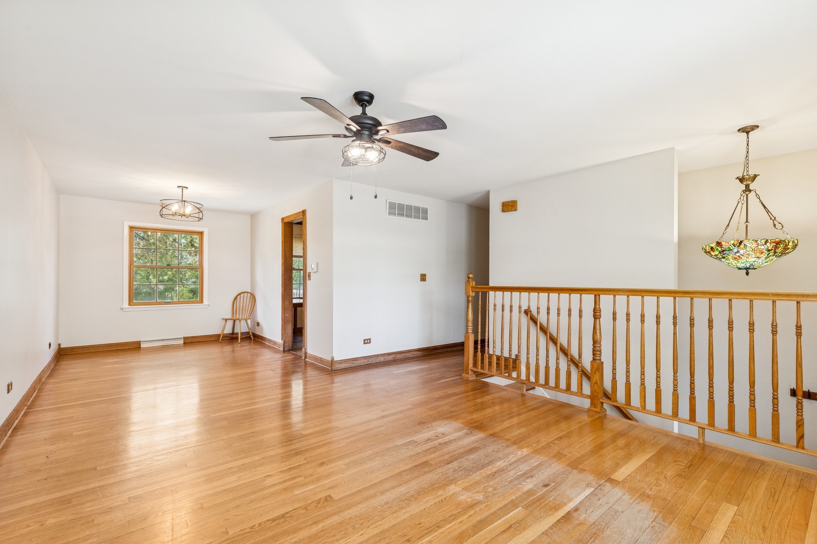 Property Photo: 949 N Idlewild Avenue IL 60060