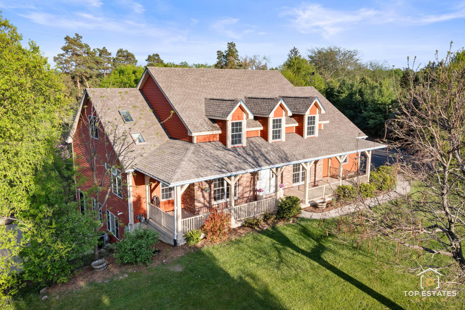 Property Photo: 165 Clover Hill Lane IL 60010