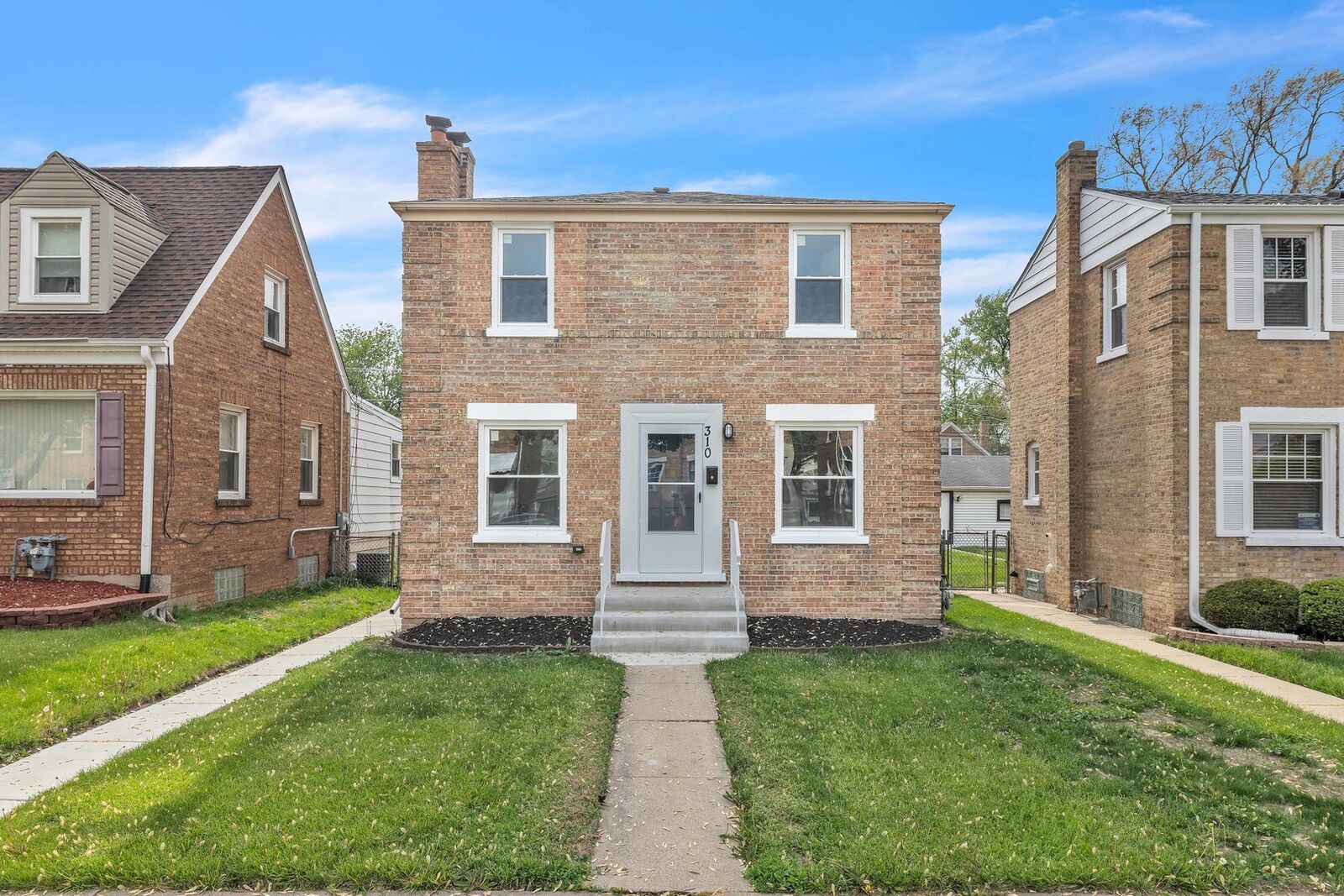Property Photo:  310 Hyde Park Avenue  IL 60104 