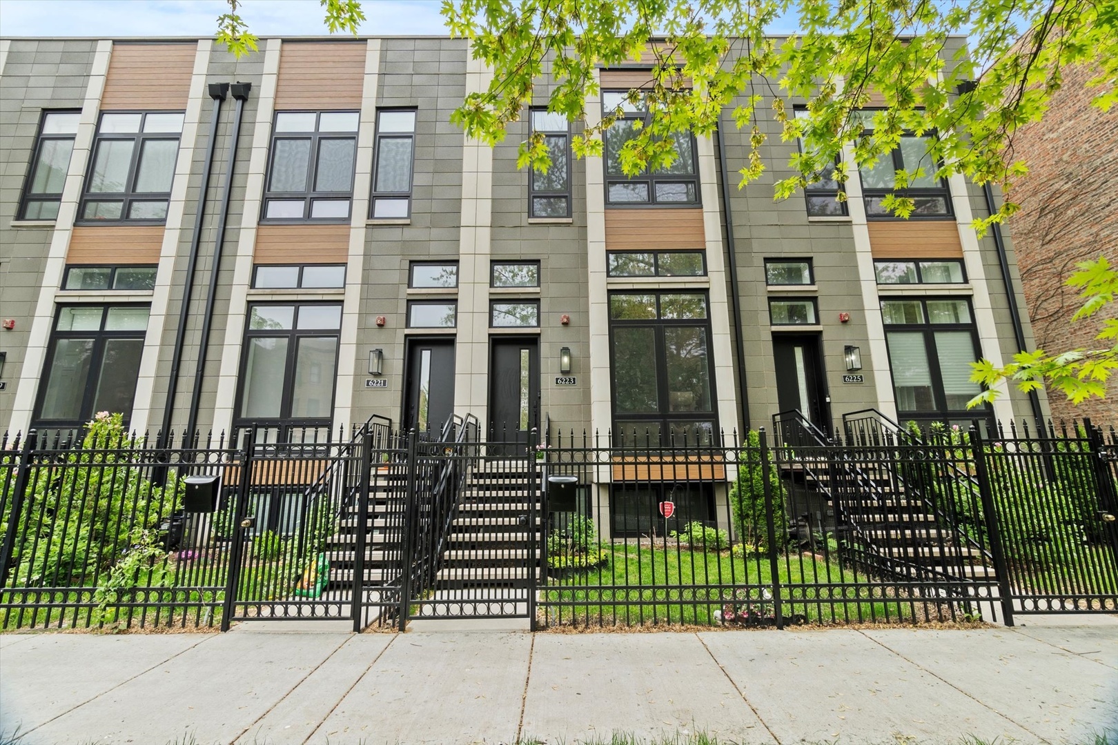 Property Photo: 6223 S Ellis Avenue IL 60637