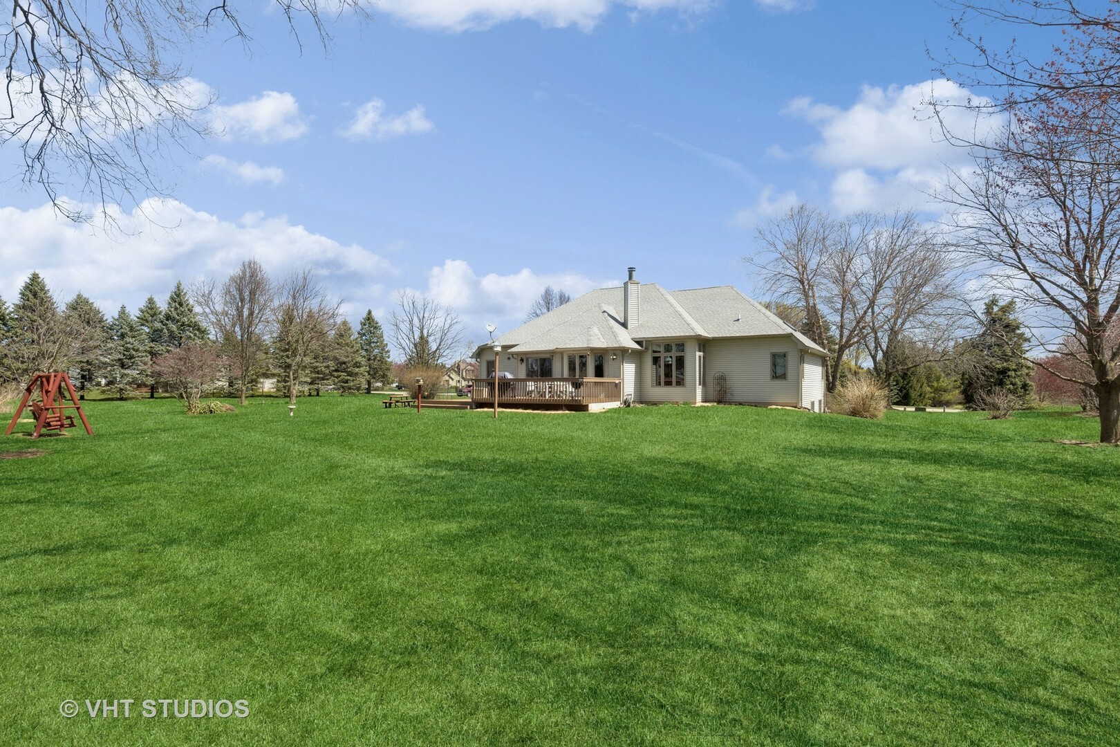 Property Photo: 6719 W Applewood Lane IL 60081