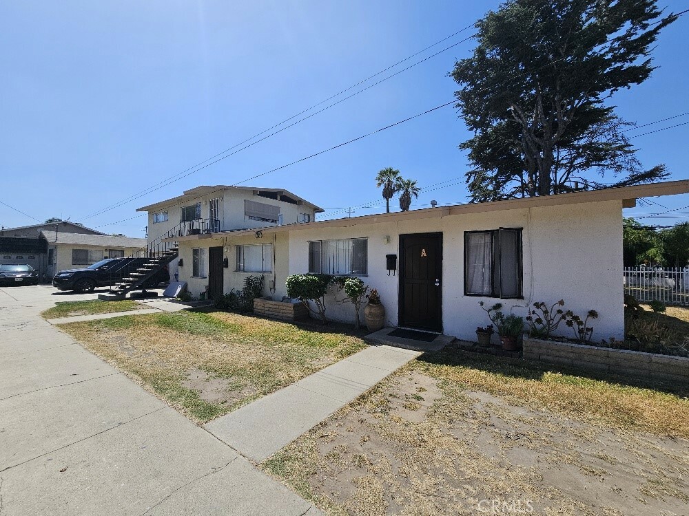 Property Photo: 6704 Vinevale Avenue CA 90201