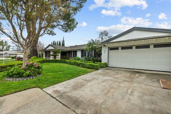 Property Photo: 1425 Belleau Road CA 91206