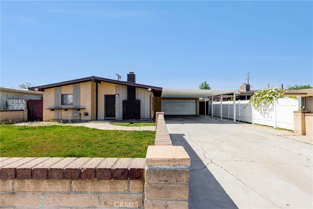 Property Photo: 25189 Gentian Avenue CA 92551