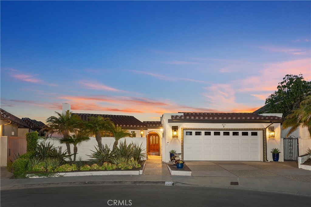 Property Photo: 504 Avenida De La Riviera CA 92672