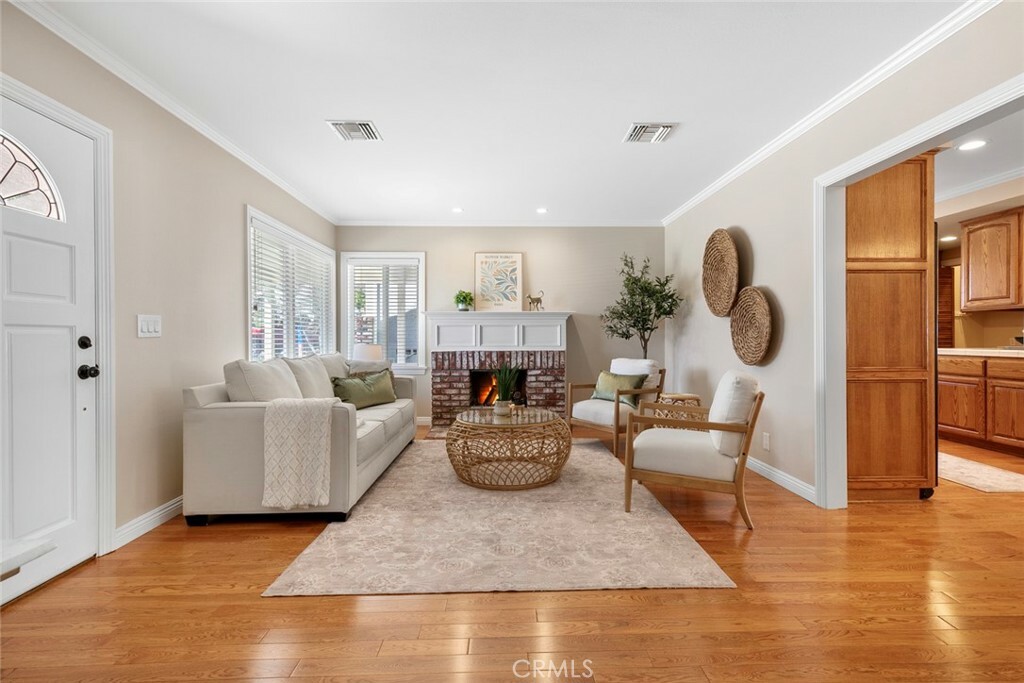 Property Photo:  2536 N Parish Place  CA 91504 