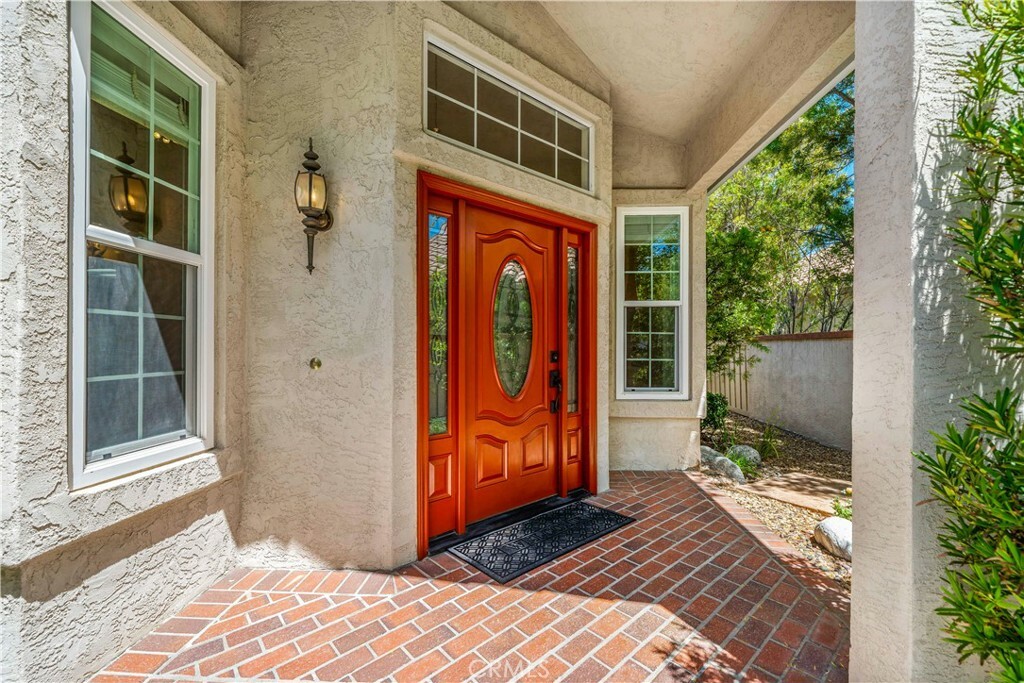 Property Photo: 40686 Via Jalapa CA 92562