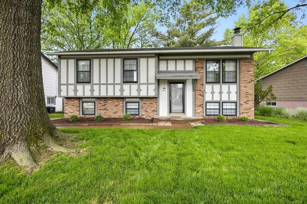 Property Photo: 2375 Meadowpark Court MO 63043