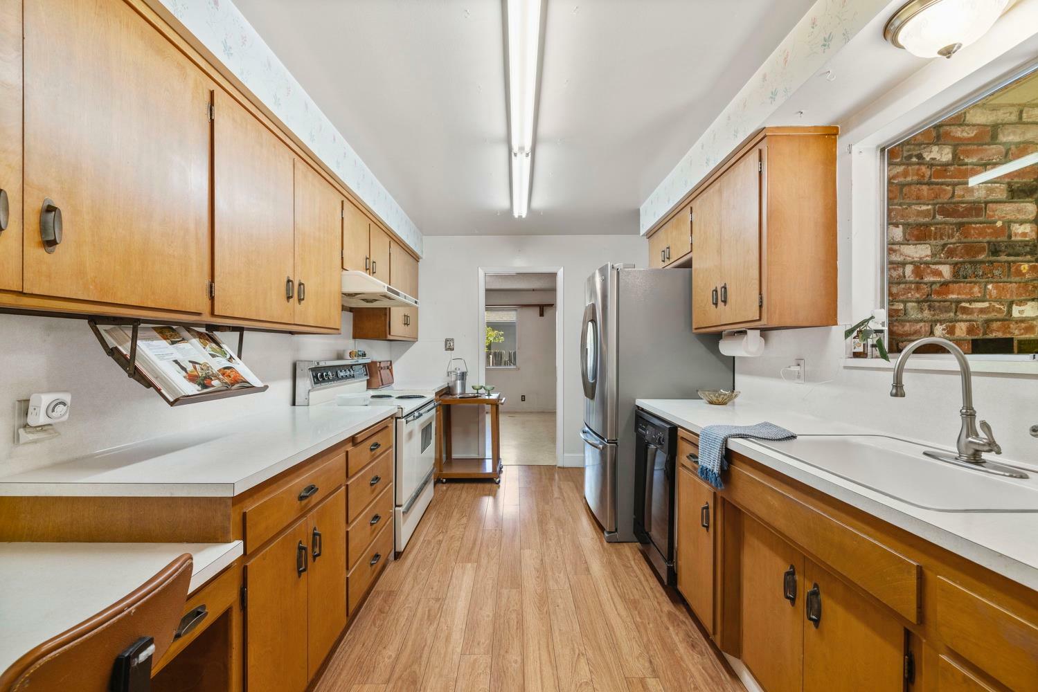 Property Photo: 6010 Holstein Way CA 95822