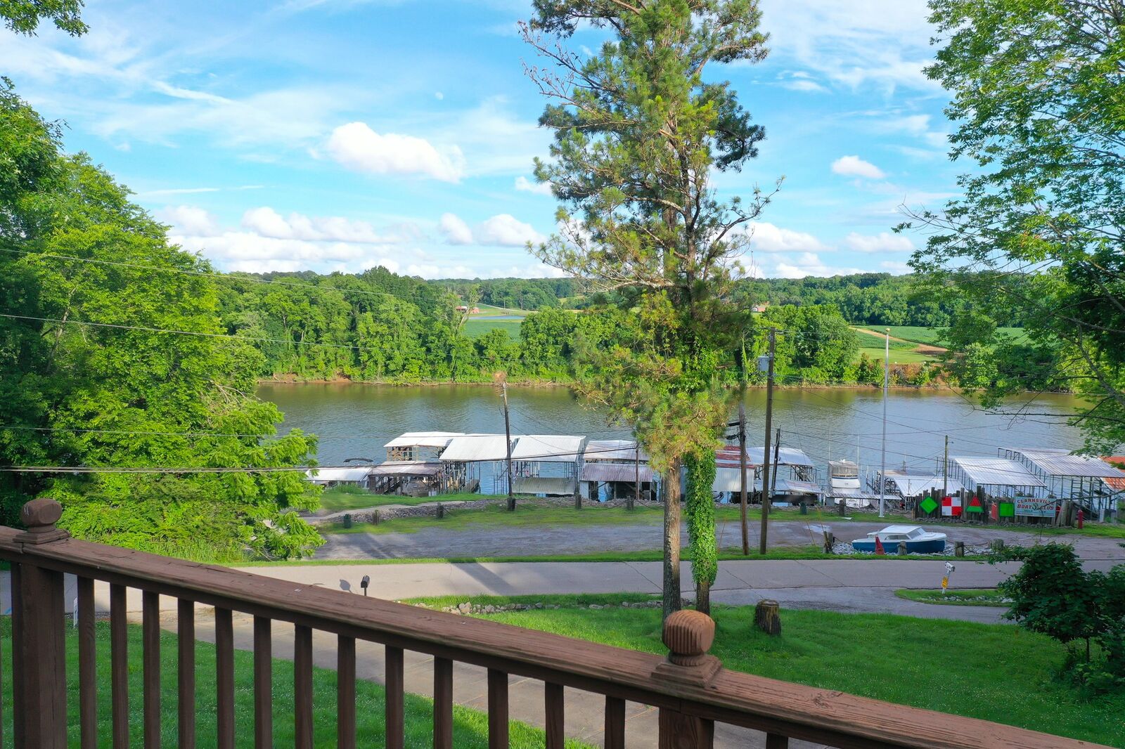 Property Photo: 1176 Seven Mile Ferry Rd N TN 37040