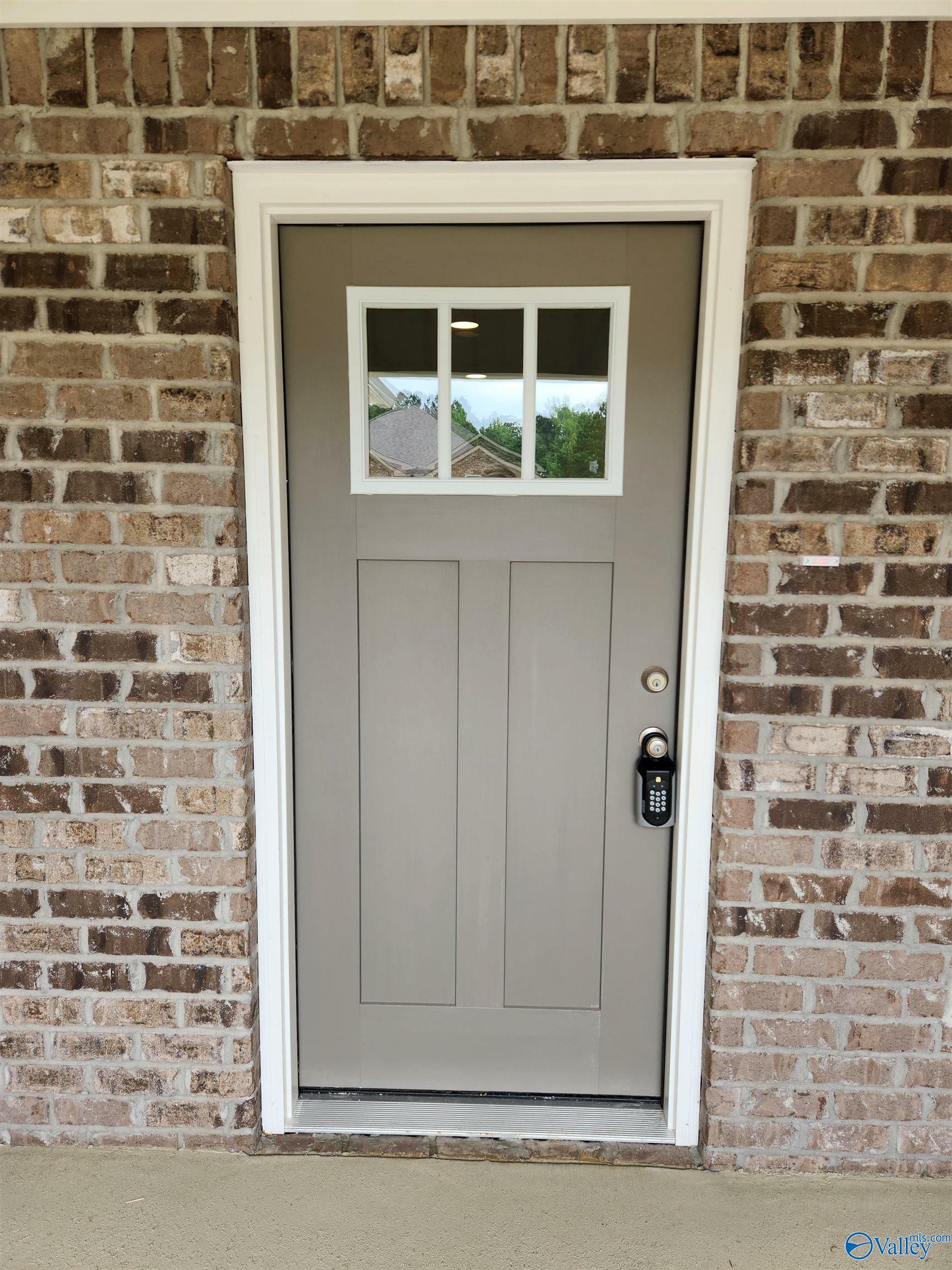Property Photo: 124 Glen Oaks Circle AL 35905