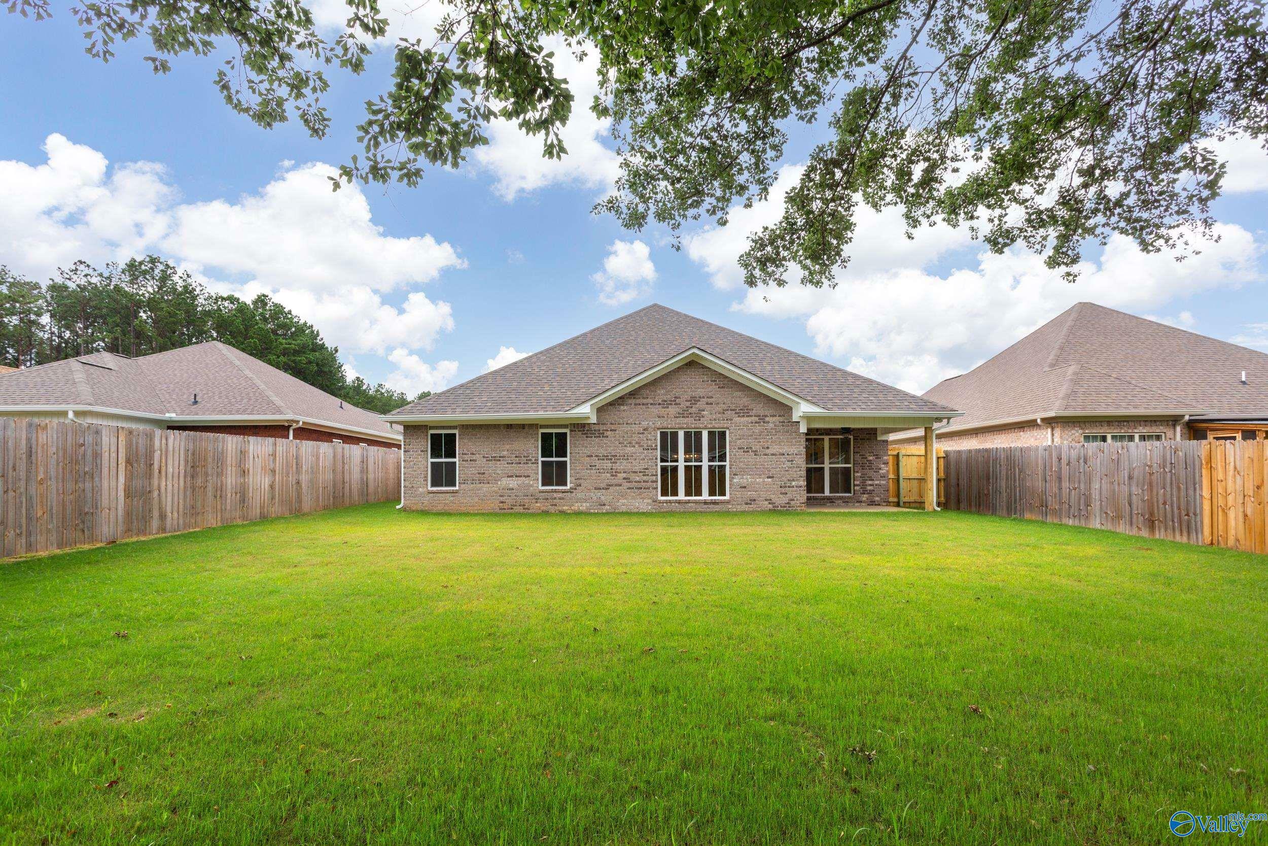 Property Photo: 124 Glen Oaks Circle AL 35905