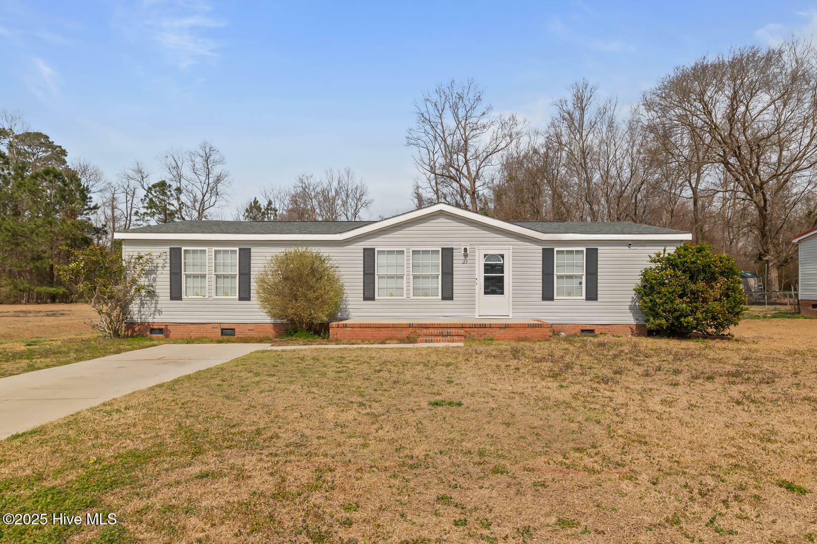 Property Photo: 129 Magnolia Gardens Drive NC 28540