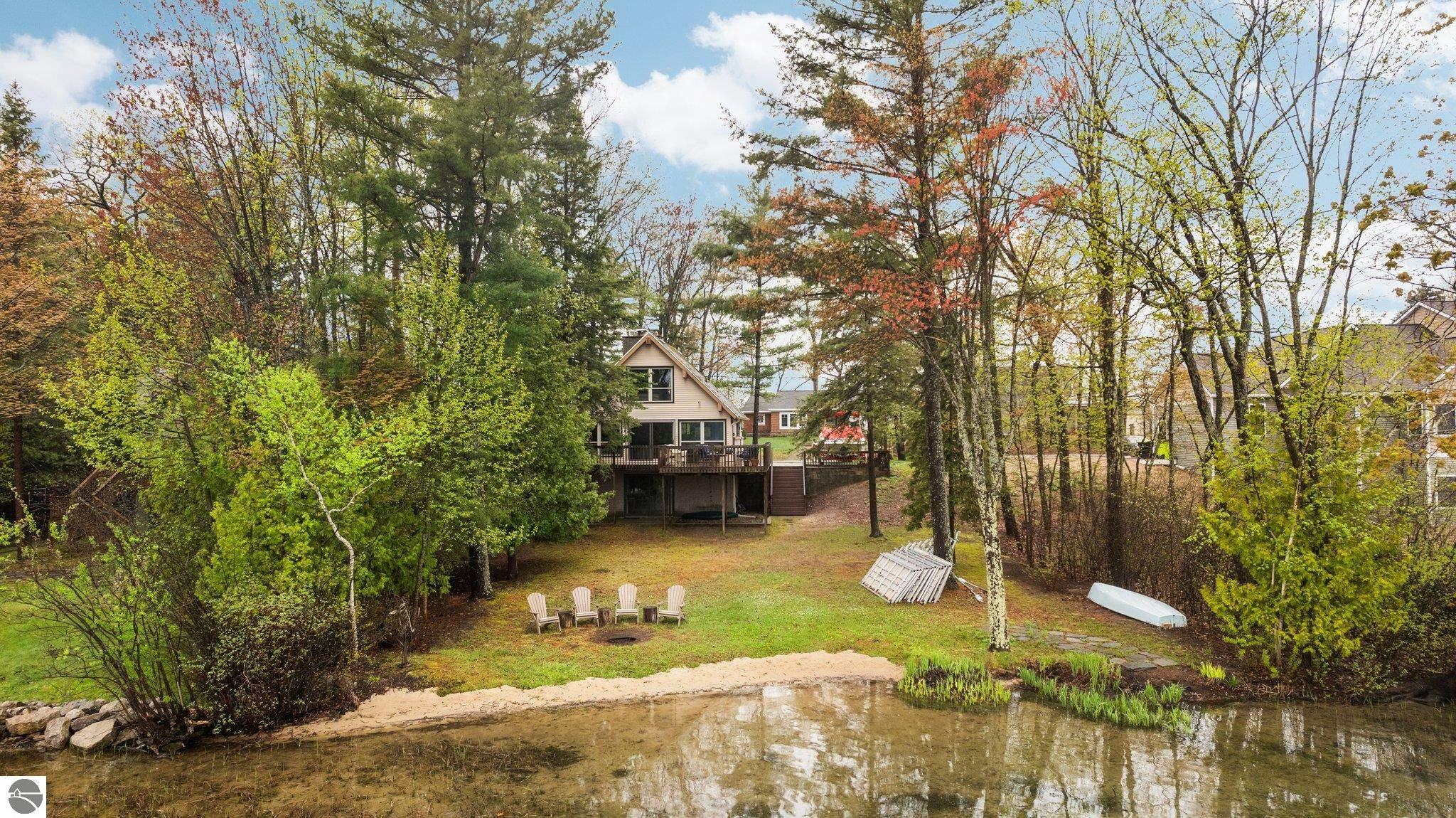 Property Photo:  5467 Lakeview Drive  MI 49643 