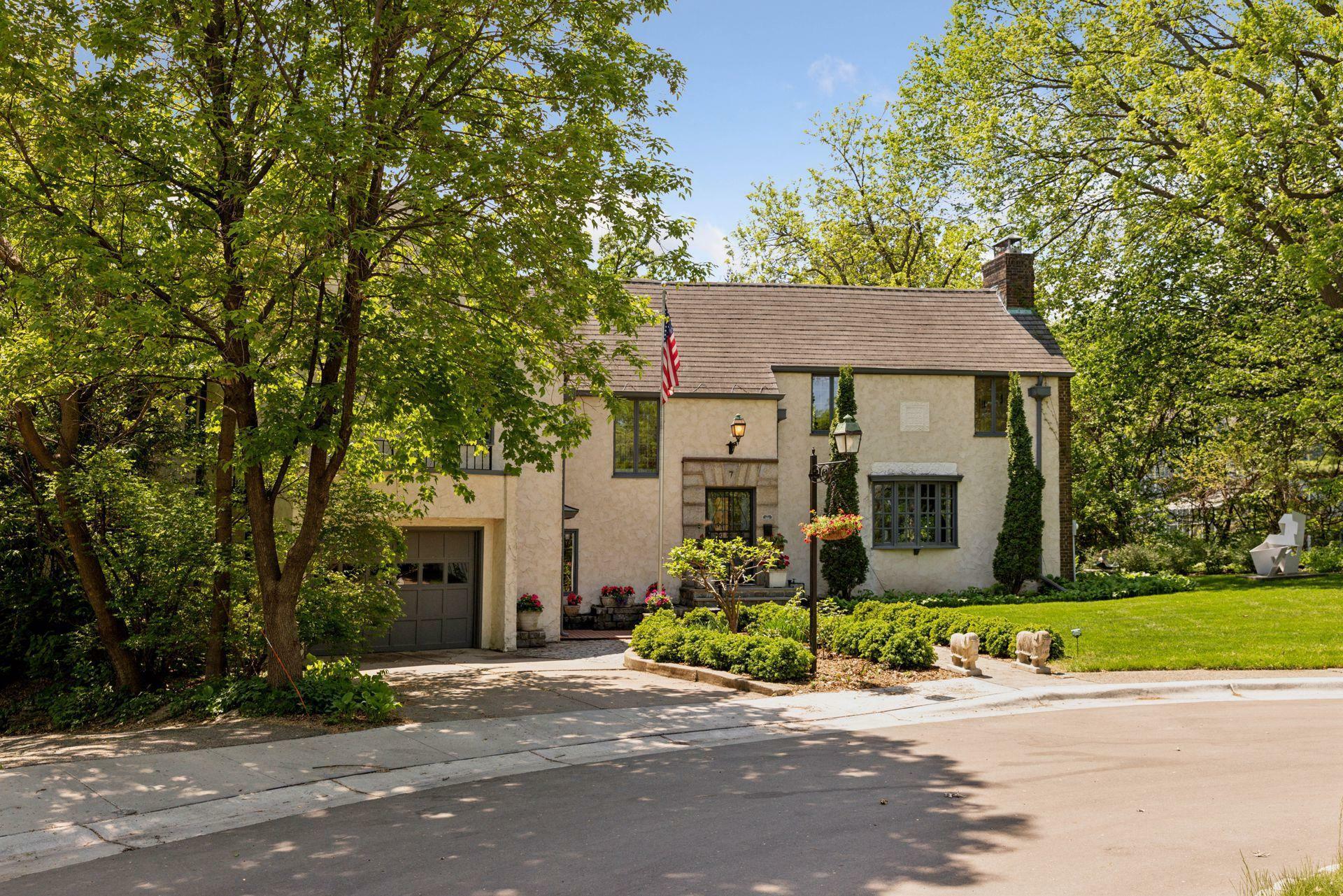 Property Photo: 7 Montcalm Court MN 55116