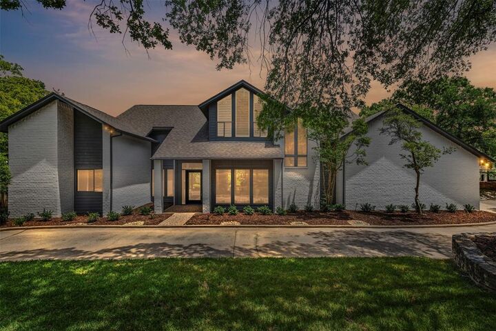 Property Photo:  2109 Greta Lane  TX 76120 