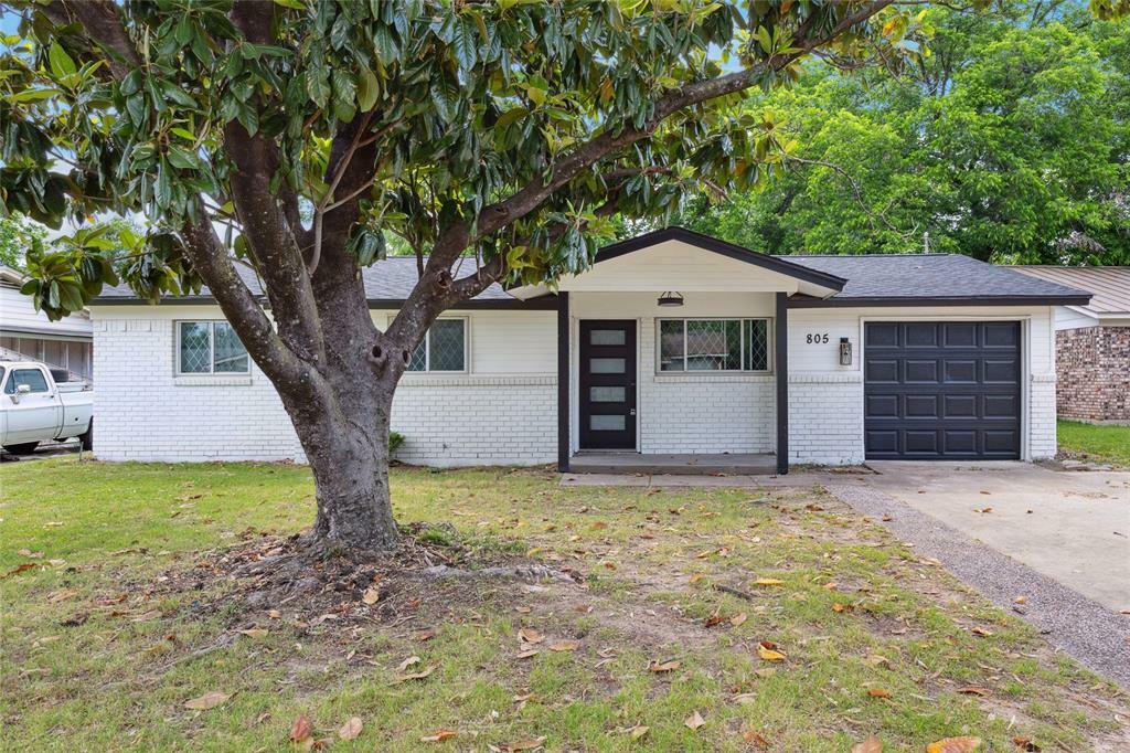 Property Photo: 805 Dee Lane TX 76022