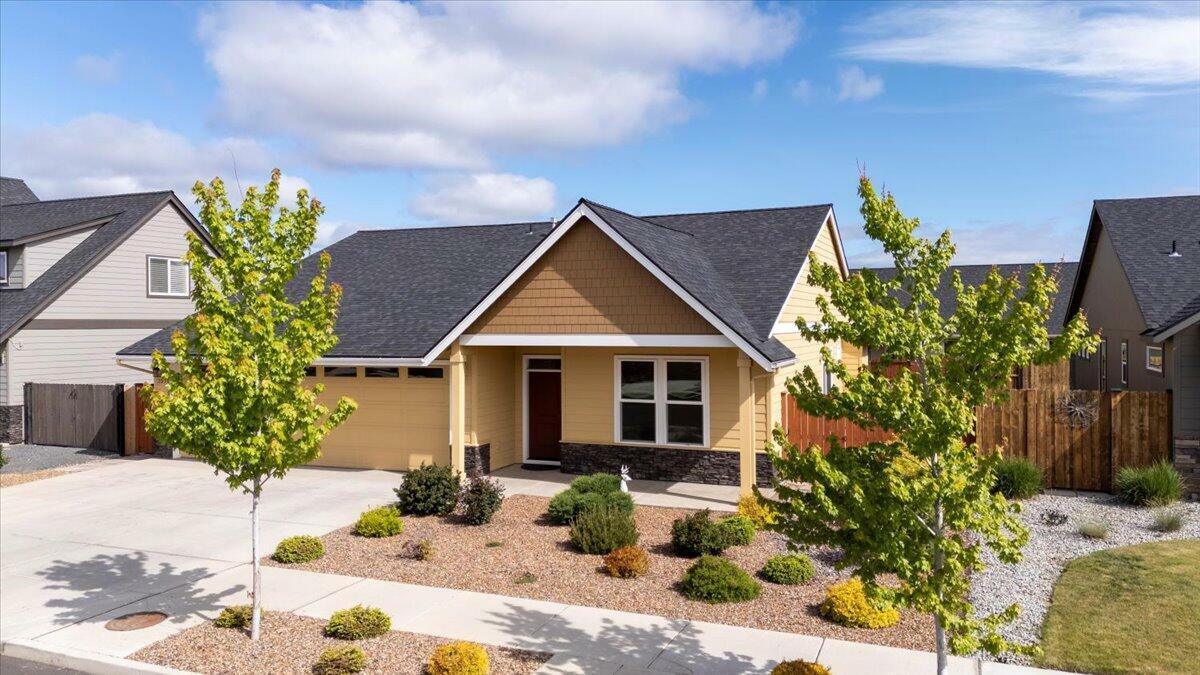 Property Photo: 2571 NW Greenwood Avenue OR 97756