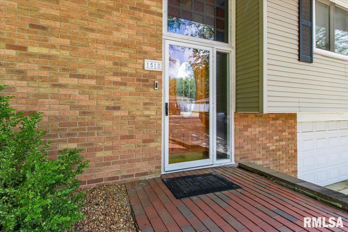 Property Photo: 1518 Division Street IL 61548