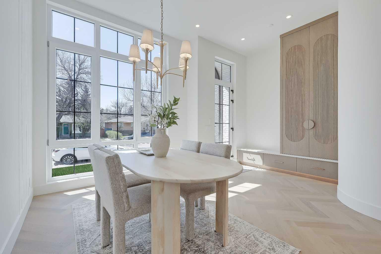 Property Photo: 2322 54 Avenue SW AB T3E 1M1