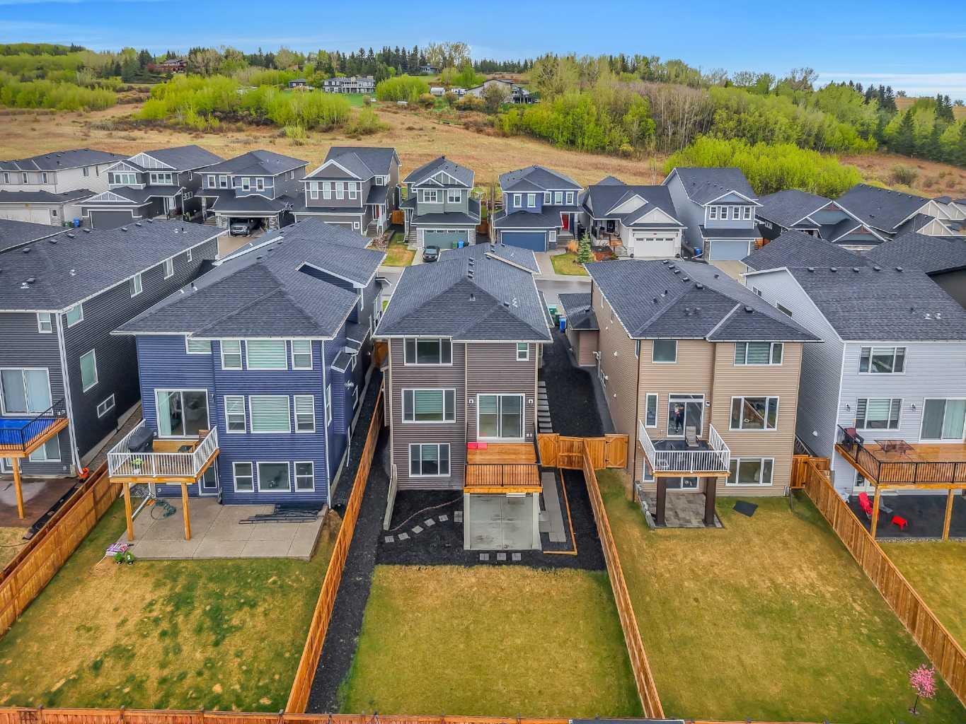 Property Photo: 93 Crestbrook View SW AB T3B 6G8
