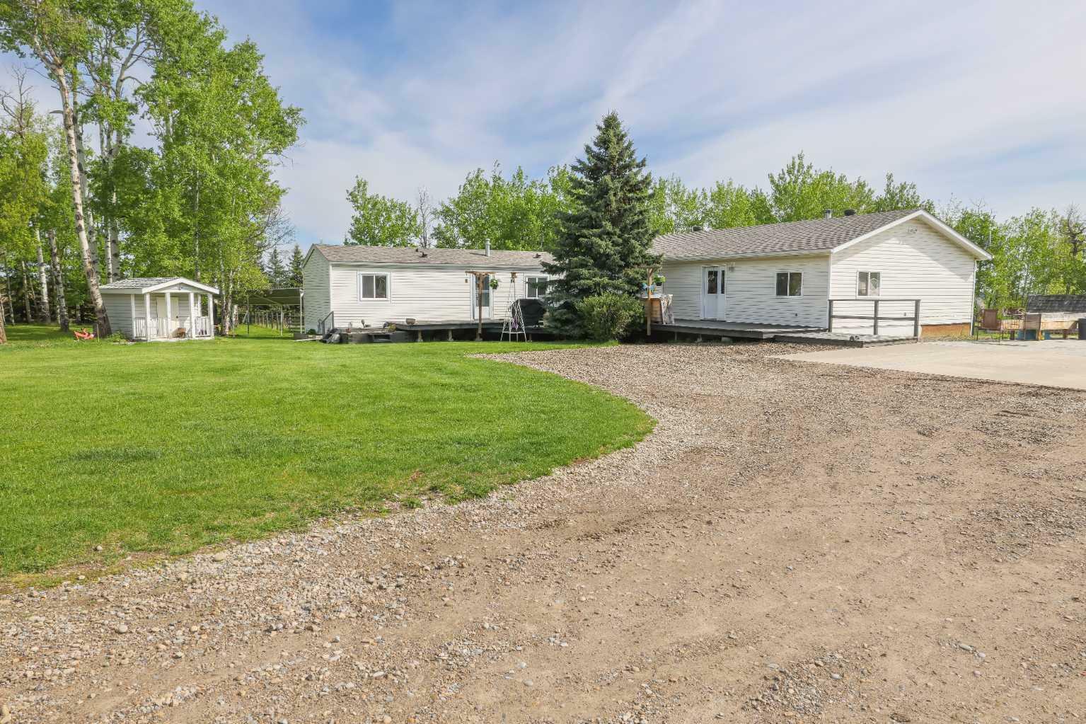 Property Photo: 363043 Highway 761 AB T0M 0M0