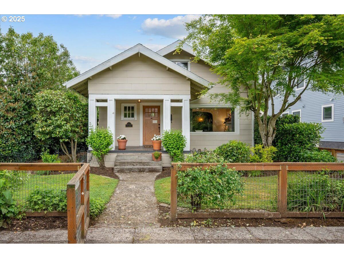 Property Photo:  2511 NE 61st Ave  OR 97213 