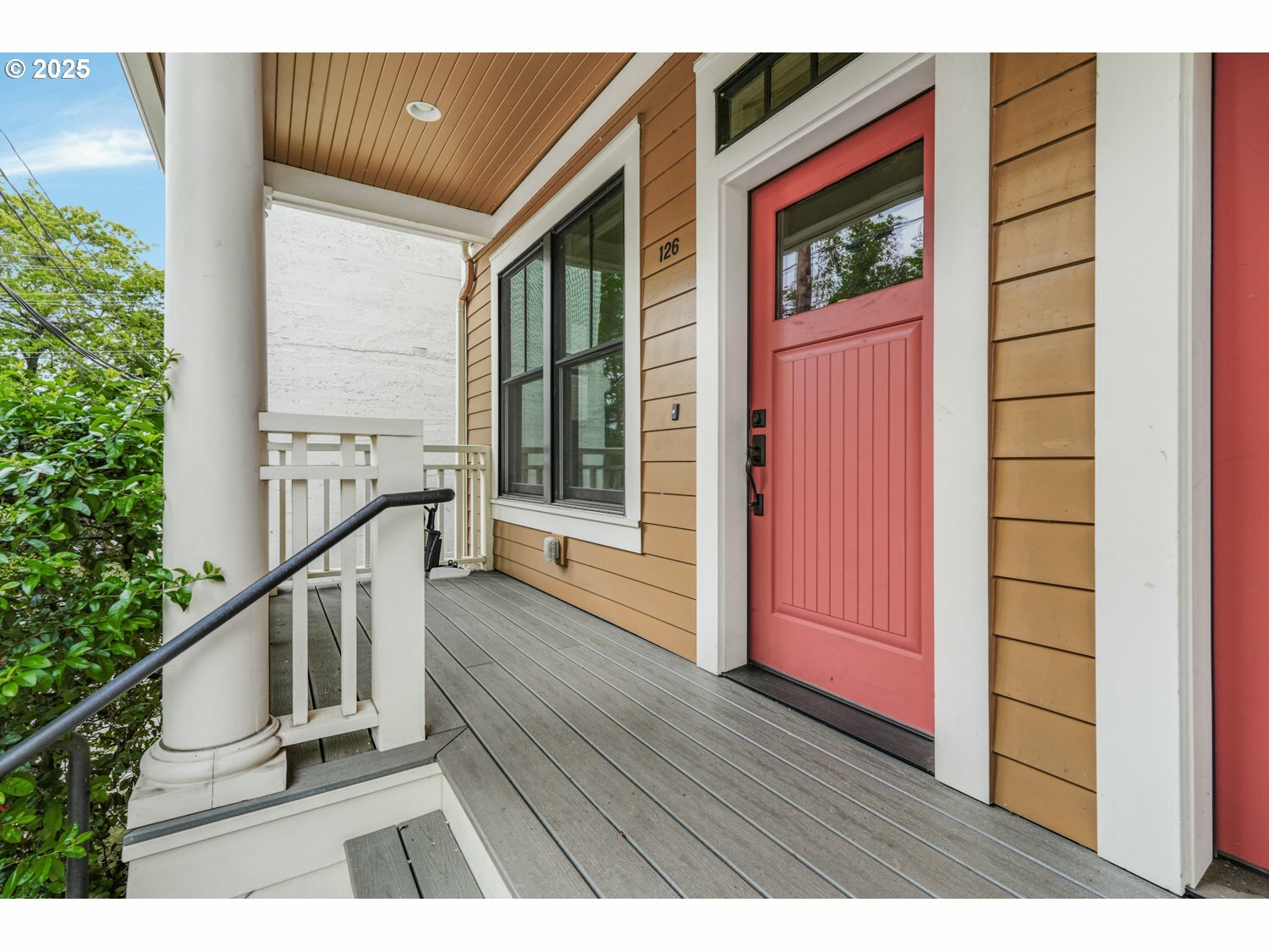 Property Photo: 126 SW Grover St OR 97239