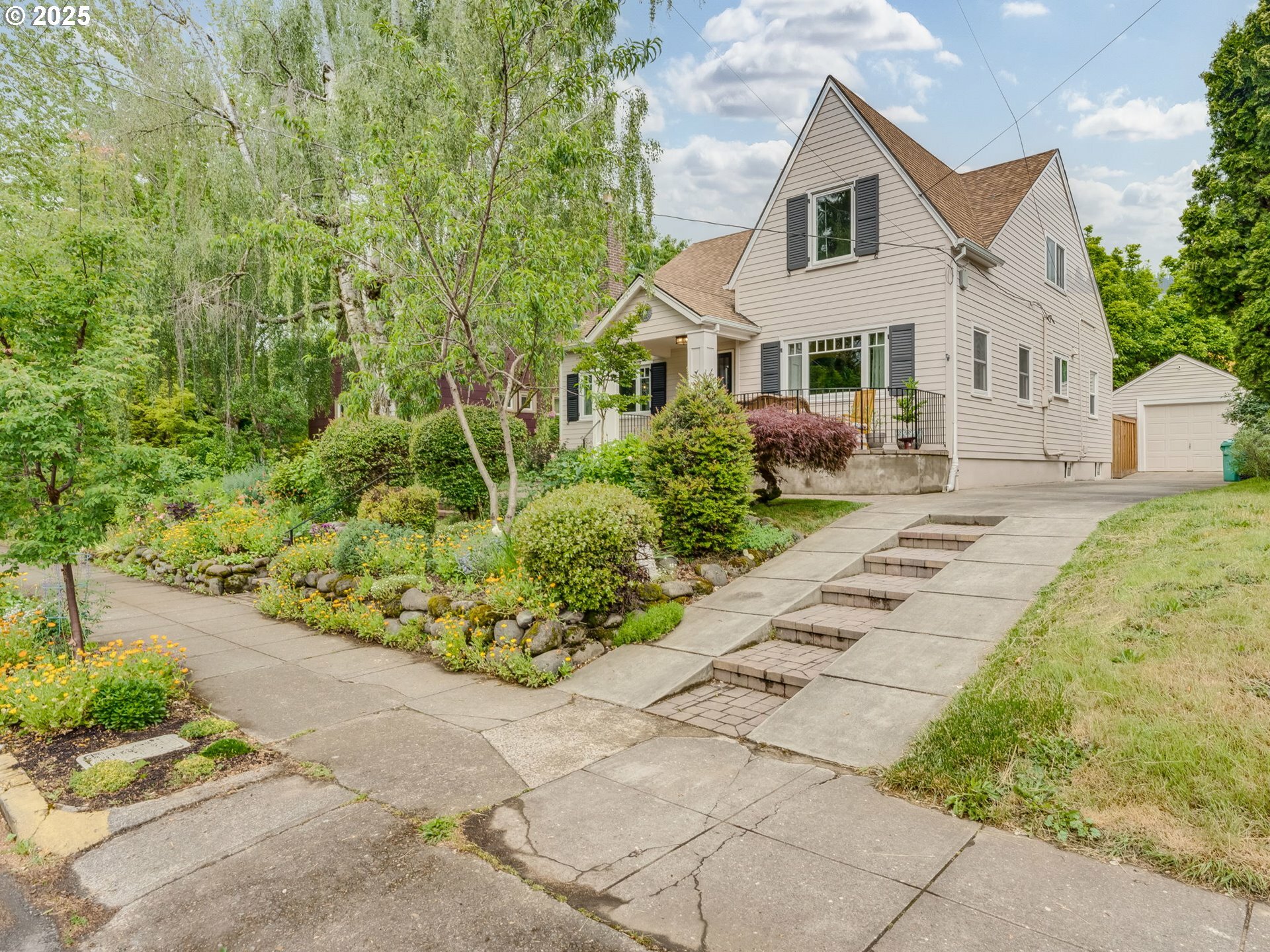 Property Photo: 4415 SE Stark St OR 97215