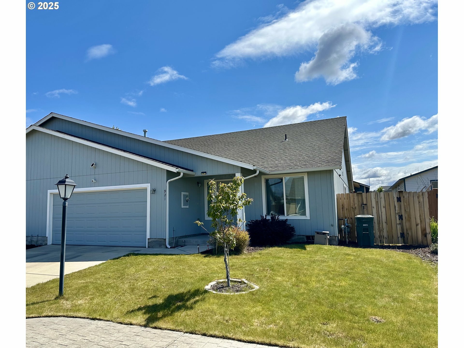 Property Photo: 921 SE Kierra Pl OR 97741