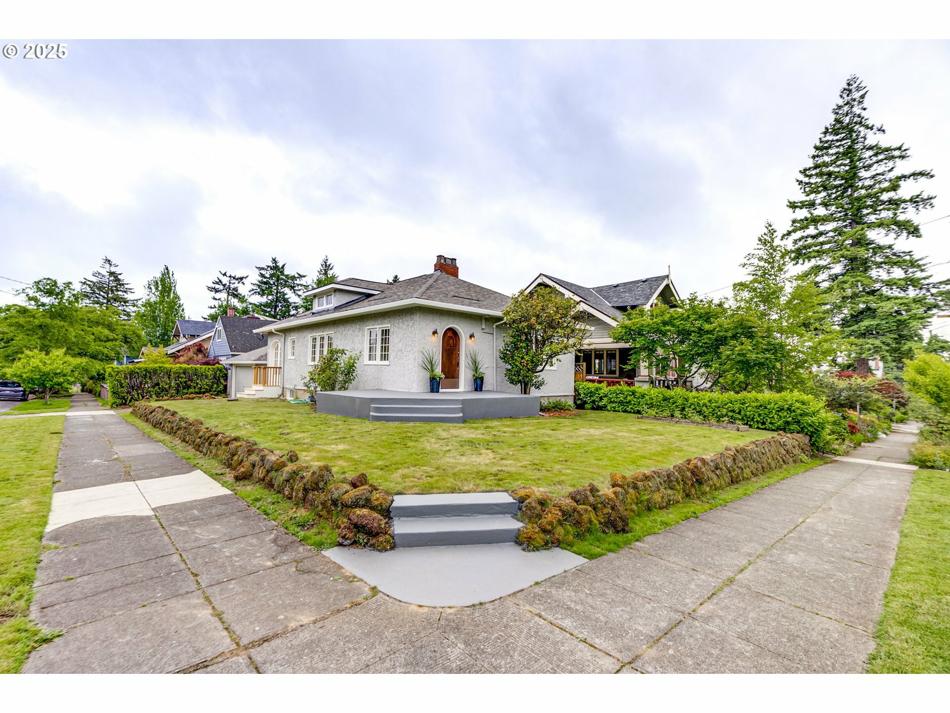 Property Photo: 5336 SE Sherman St OR 97215