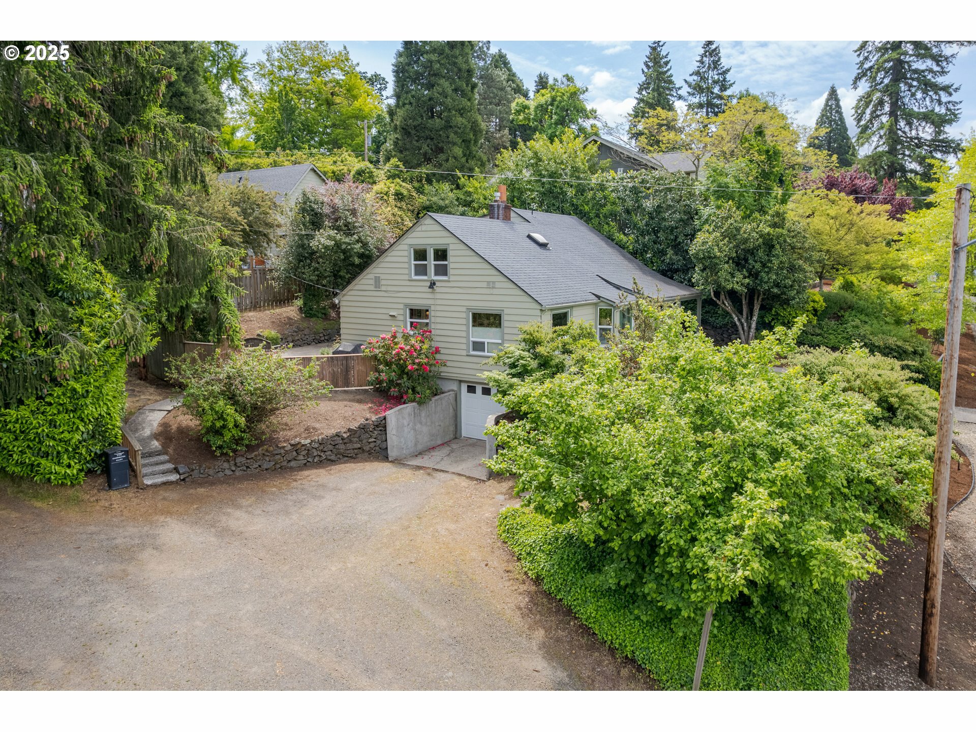 Property Photo: 2111 Lincoln St OR 97405